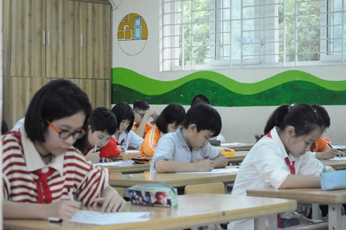 Học sinh khối 5 trường TH Đô Thị Việt Hưng tham gia thi đạt chuẩn A1 trình độ Tiếng Anh